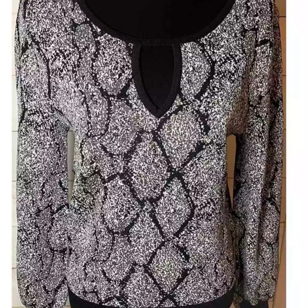 Gabrielle Union night top  long sleeve Size XL/ NWT A81